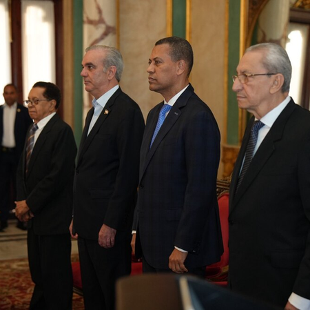 Luis Abinader otorga condecoración póstuma al periodista dominicano Orlando Howley tras 51 años de su asesinato