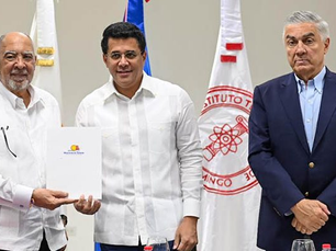 Turismo entrega un millón de dólares a universidades para investigación del sargazo