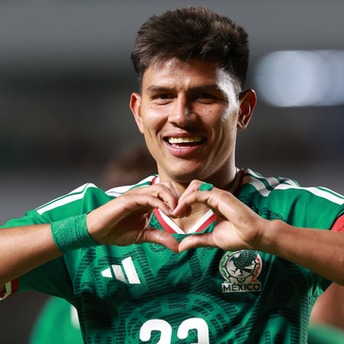 México golea a Islandia en amistoso