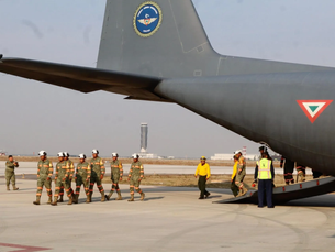 Regresan mexicanos que ayudaron a combatir incendios en Los Ángeles, California