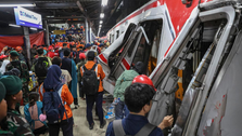 Choque de trenes en Indonesia deja 15 mujeres muertas