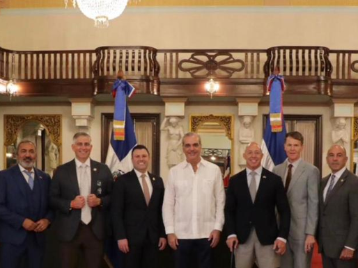 Congresistas EEUU tratan con Abinader y otros funcionarios temas de seguridad y comercio