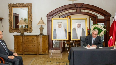 Luis Abinader firma libro de condolencias por el fallecimiento de Sheikh Hamad Bin Khalifa Al Thani