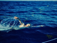 David Olvera impone récord en México al nadar 85 km en mar abierto