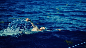 David Olvera impone récord en México al nadar 85 km en mar abierto