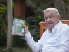 AMLO reaparece para presentar su nuevo libro ‘Grandeza’