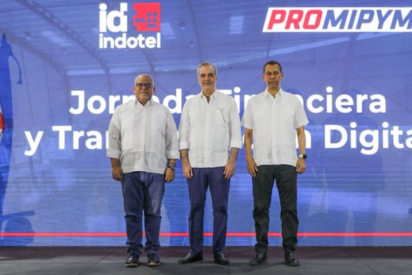 Gobierno entrega RD$150 millones en créditos a mipymes del DN