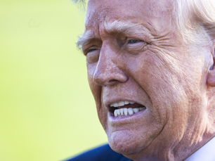 Trump llama “terroristas” a quienes queman Teslas y “podrían ir a cárceles de El Salvador”