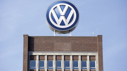 Volkswagen duplica el recorte de empleos a 100 mil en total hasta 2030