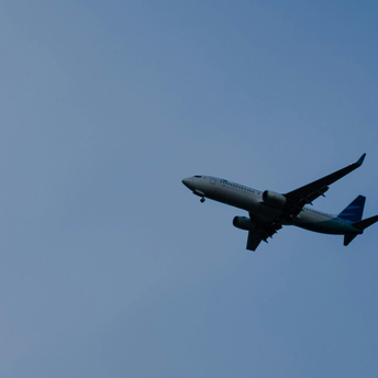 El avión desaparecido frente a EE.UU. se desplomó 12 mil pies antes de perder la señal
