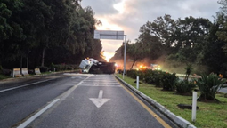 Volcadura de tráiler cierra la autopista México-Cuernavaca