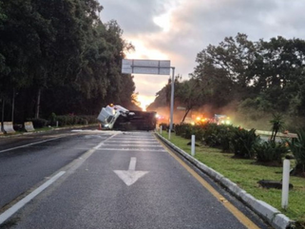 Volcadura de tráiler cierra la autopista México-Cuernavaca