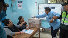 Rechazan convocar a elecciones complementarias en Perú