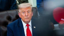 Demócratas proponen crear una oficina anticorrupción para frenar abusos de Trump
