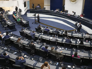 Congreso salvadoreño da poder a la diáspora y debilita a la oposición