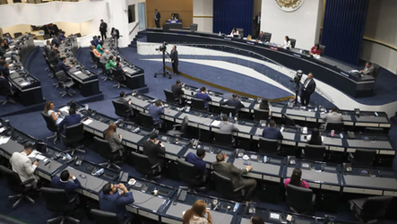 Congreso salvadoreño da poder a la diáspora y debilita a la oposición