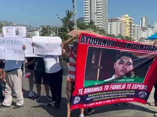 Bloquean la Costera de Acapulco por desaparición de tres estudiantes del TecNM