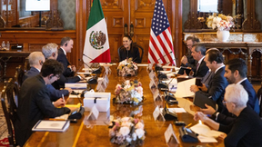 Sheinbaum aborda revisión del T-MEC con representante comercial de EE.UU.