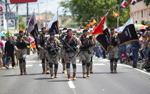 Abinader encabeza desfile cívico-militar por el 182 aniversario de la Batalla del 19 de Marzo en Azua