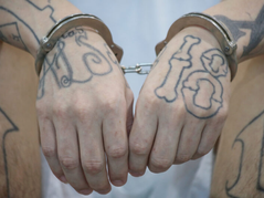 El Salvador prolonga detención de presuntos pandilleros