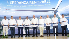 Abinader inaugura central híbrida de 200 MW que integra energía eólica y solar en el SENI