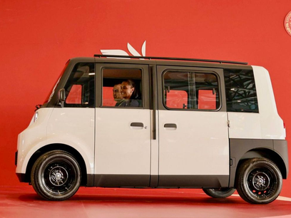 “Misión cumplida”: Sheinbaum presenta Olinia, el primer vehículo eléctrico mexicano