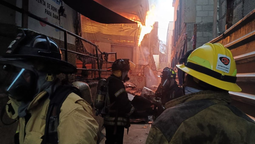 Incendio consume el Mercado Central de Acapulco