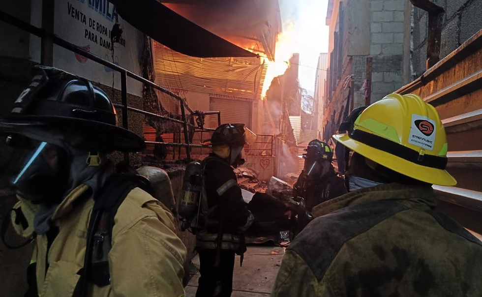 Incendio consume el Mercado Central de Acapulco