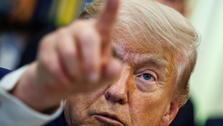 Trump anuncia represalias contra Irán por derribar un helicóptero estadounidense