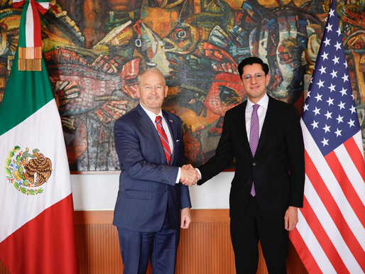 Roberto Velasco recibe en la SRE al embajador de EE.UU., Ronald Johnson