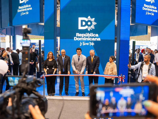 El ministro de turismo, David Collado, inaugura pabellón dominicano en feria turística de Colombia