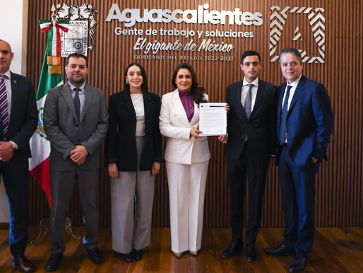 Directivos de J.M Romo anuncian frente a Tere Jiménez nuevo centro de distribución