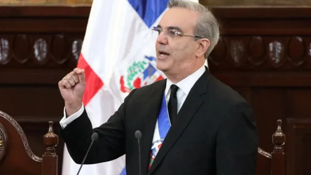 Abinader autoriza extradición de dos dominicanos a EE.UU. por narcotráfico y robo armado