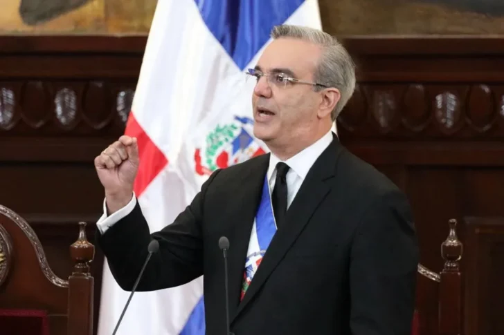 Abinader autoriza extradición de dos dominicanos a EE.UU. por narcotráfico y robo armado