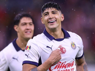 Chivas hace oficial la salida de Alan Pulido