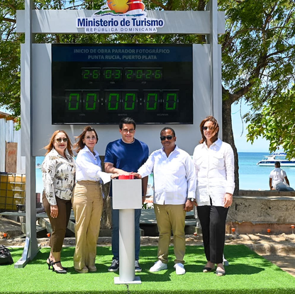David Collado inicio construcción de parador fotográfico en Punta Rucia para impulsar el turismo con inversión de RD$10.8 millones