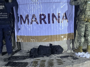 Marina detiene a 7 personas y asegura armas y drogas en Michoacán