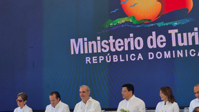 Abinader y Collado entregan obras de renovación en playa Sosúa