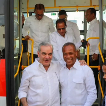 Abinader pone en marcha el corredor Independencia en SD con 68 autobuses