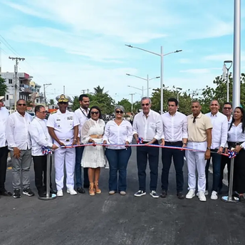 Abinader y Collado inauguran la renovada playa El Faro en SPM