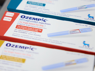 Trump acuerda con farmacéuticas rebajar el precio de medicamentos para perder peso