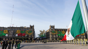 Recuerdan en el Zócalo a víctimas de los sismos de 1985 y 2017