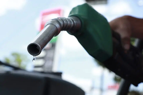 Anuncian nuevos precios de referencia de los combustibles en El Salvador