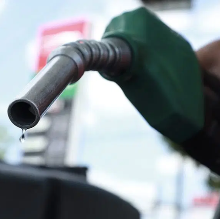 Anuncian nuevos precios de referencia de los combustibles en El Salvador