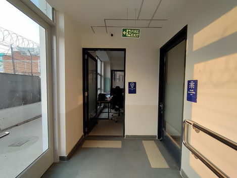 Natural lighting, tactile, visual contrast