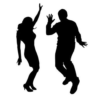 couple dancing-and-entertainers-with-peo