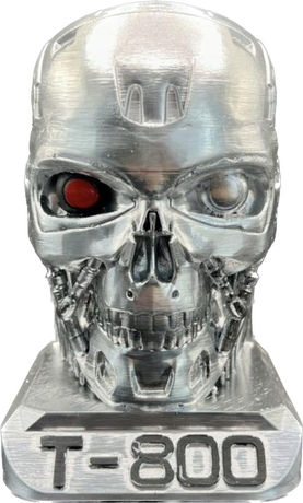 Metalowa głowa T-800, czerwone oko, napis T-800 na podstawce, szczegółowe wykonanie