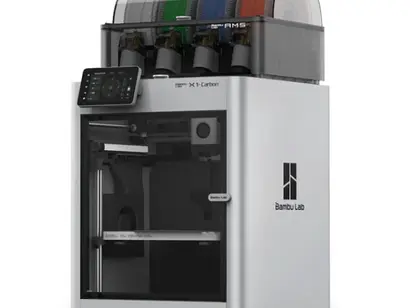 Drukarka 3D z kolorowymi wkładami i ekranem dotykowym. Enterprise 3D.