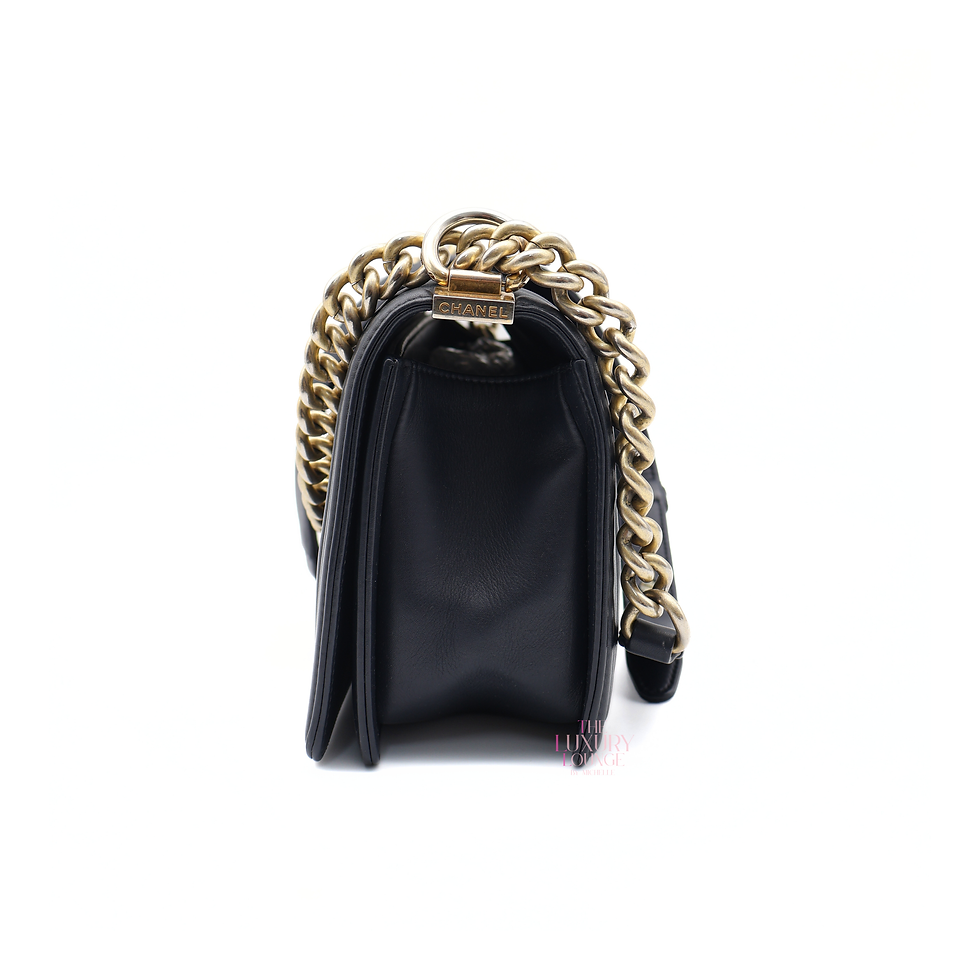 Thumbnail: Chanel Le Boy Chevron Old Medium Tri-leather in Navy Blue AGHW