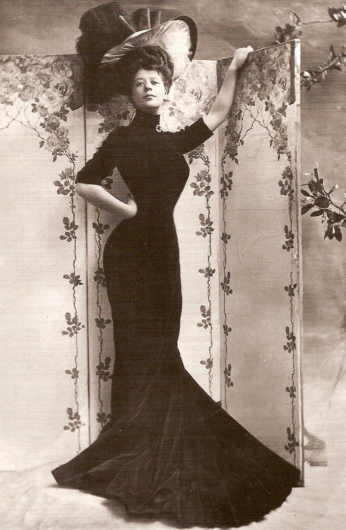 A lady wearing an edwardian era corset